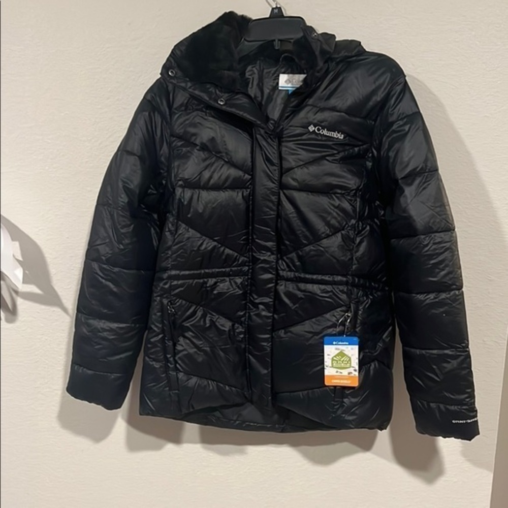 Columbia Women’s Peak to Park Insulated Hooded Black Puffer Jacket